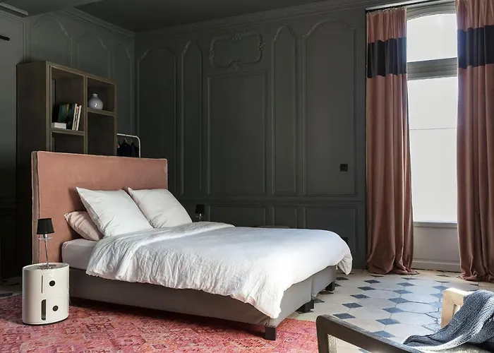 Le Manoir De La / Adults Only Bed & Breakfast